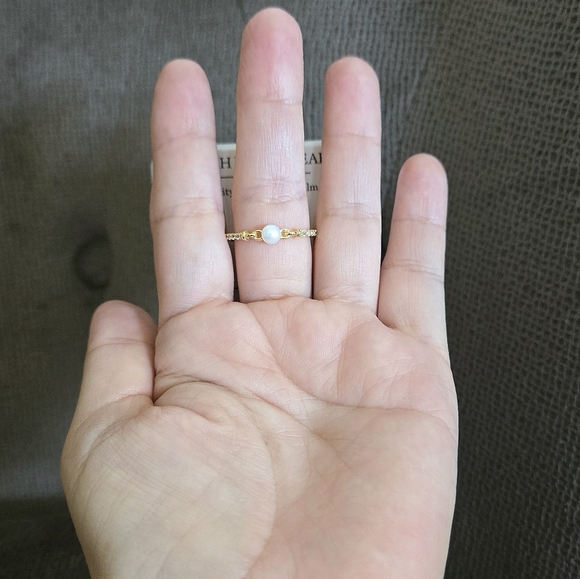 Shivam Dainty Fresh Water Pearl and White Topaz Ring💍 - Picture 3 of 16